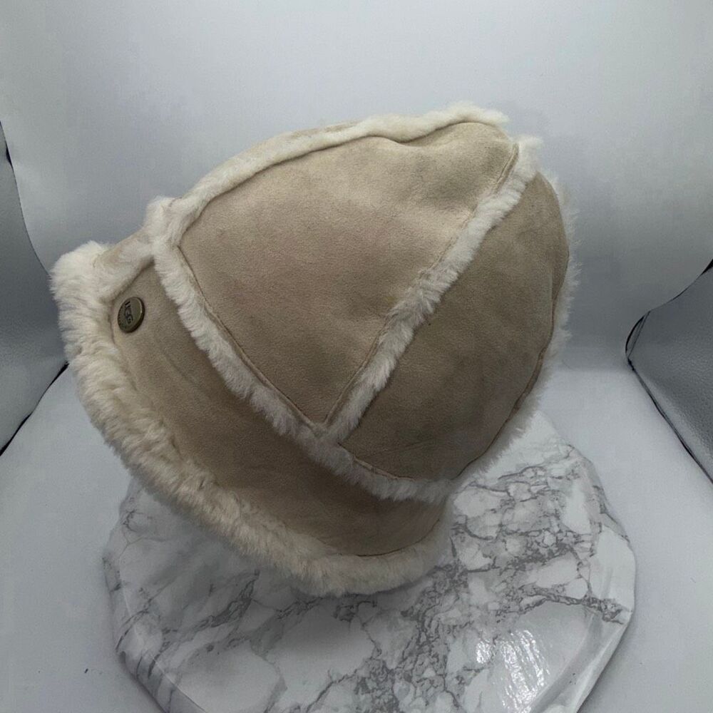 UGG AUSTRALIA Beige Shearling Sheepskin Bucket Hat